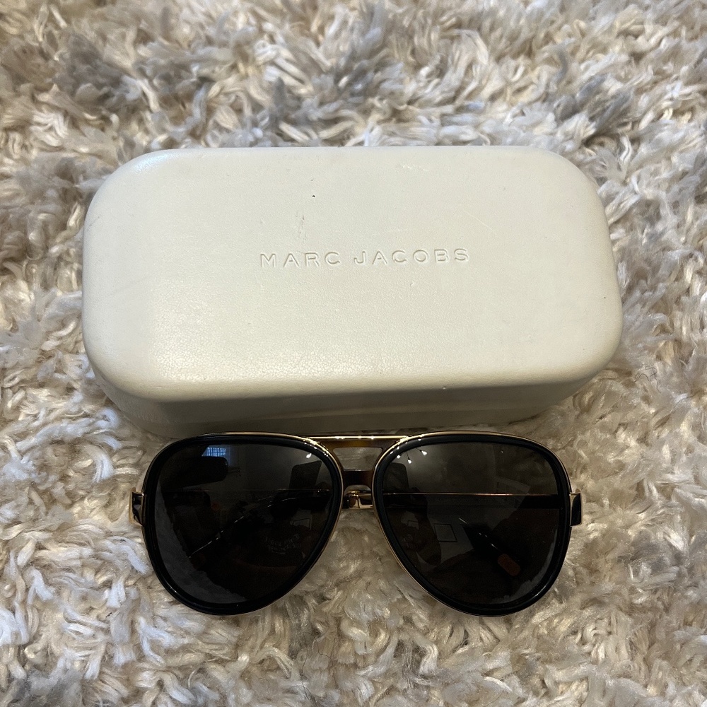 Marc Jacobs aviator sunglasses.